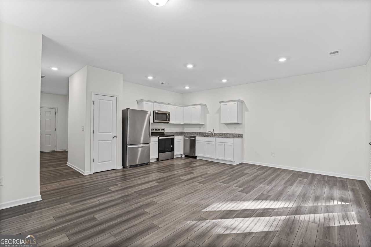 1012 Paddington Dr - Photo 5 of 34