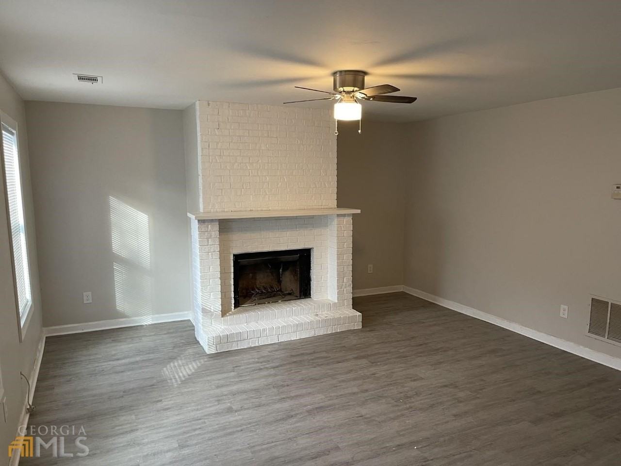 907 Silverwood Dr #907 - Photo 3 of 16