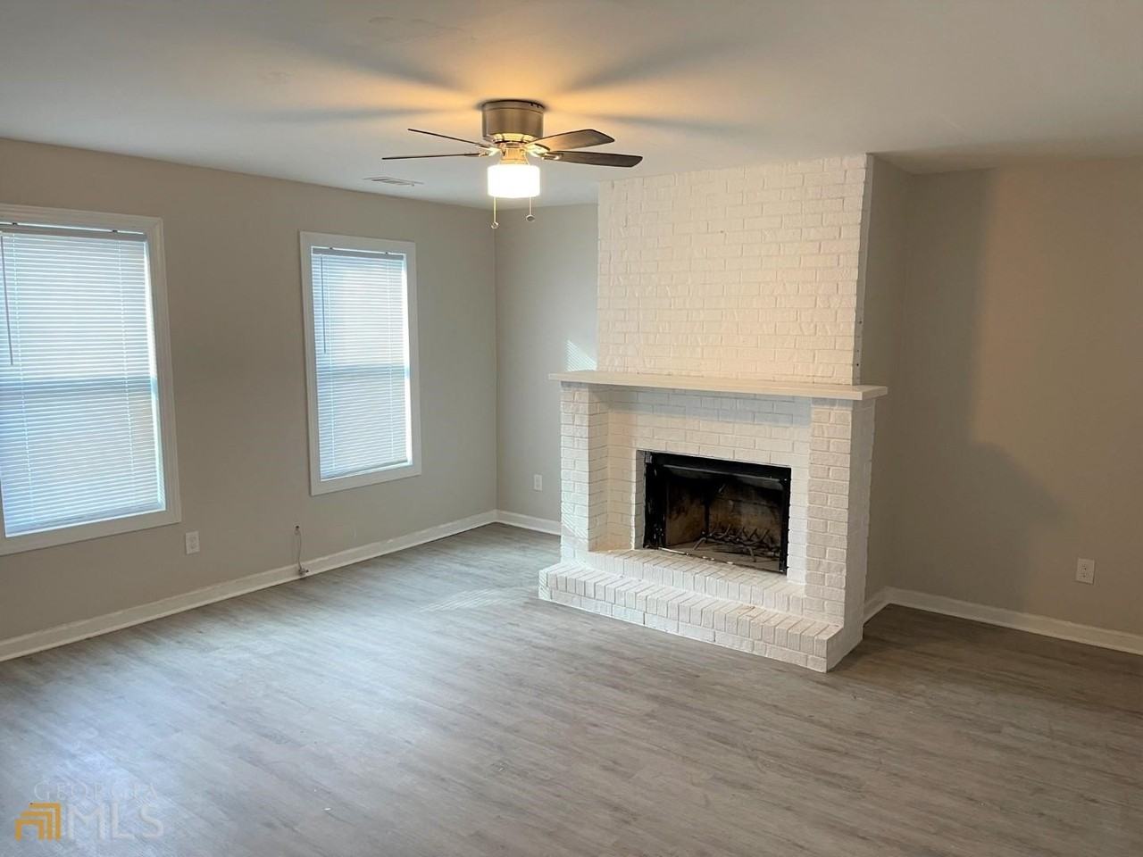 907 Silverwood Dr #907 - Photo 4 of 16