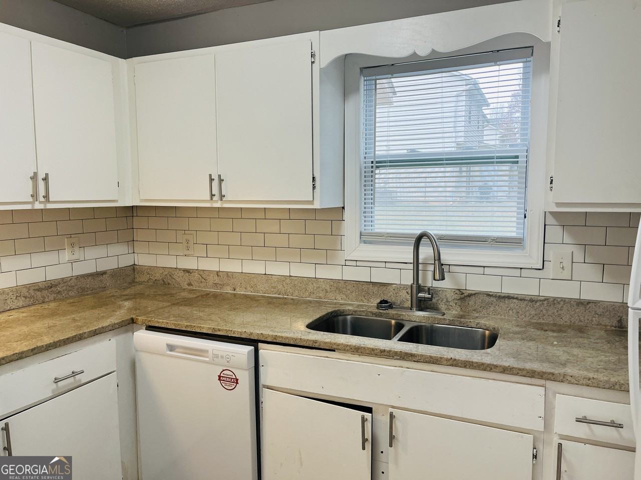 907 Silverwood Dr #907 - Photo 6 of 16