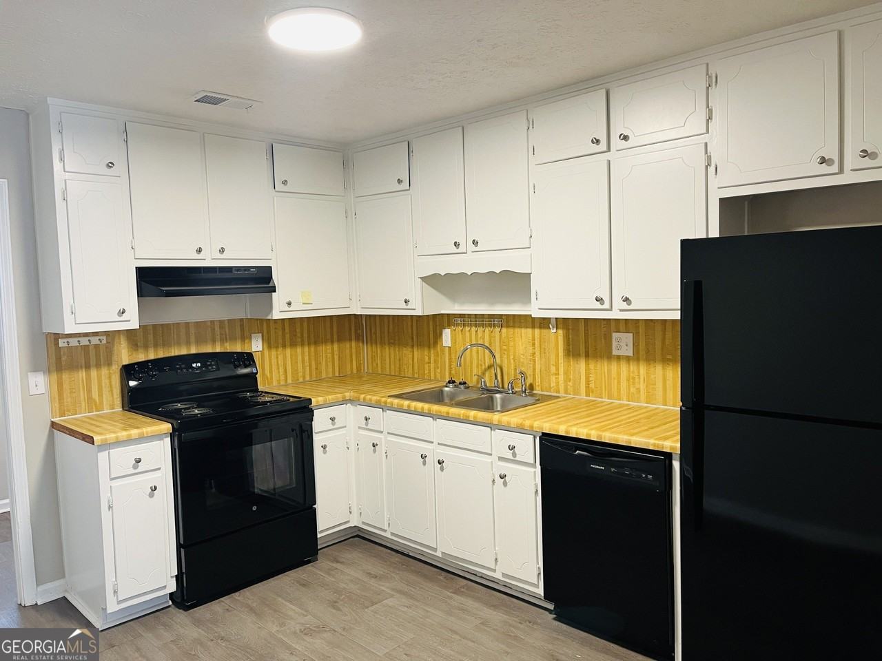 1075 Eastview Rd Ne #A - Photo 7 of 21