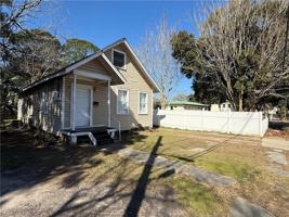 featured image of 125 Garnett Ave
