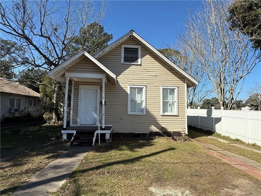 125 Garnett Ave - Photo 2 of 12