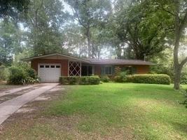 featured image of 1411 Greenbrier Dr