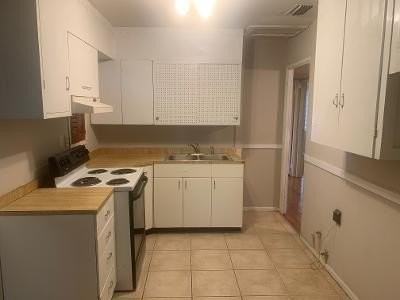 1411 Greenbrier Dr - Photo 5 of 11
