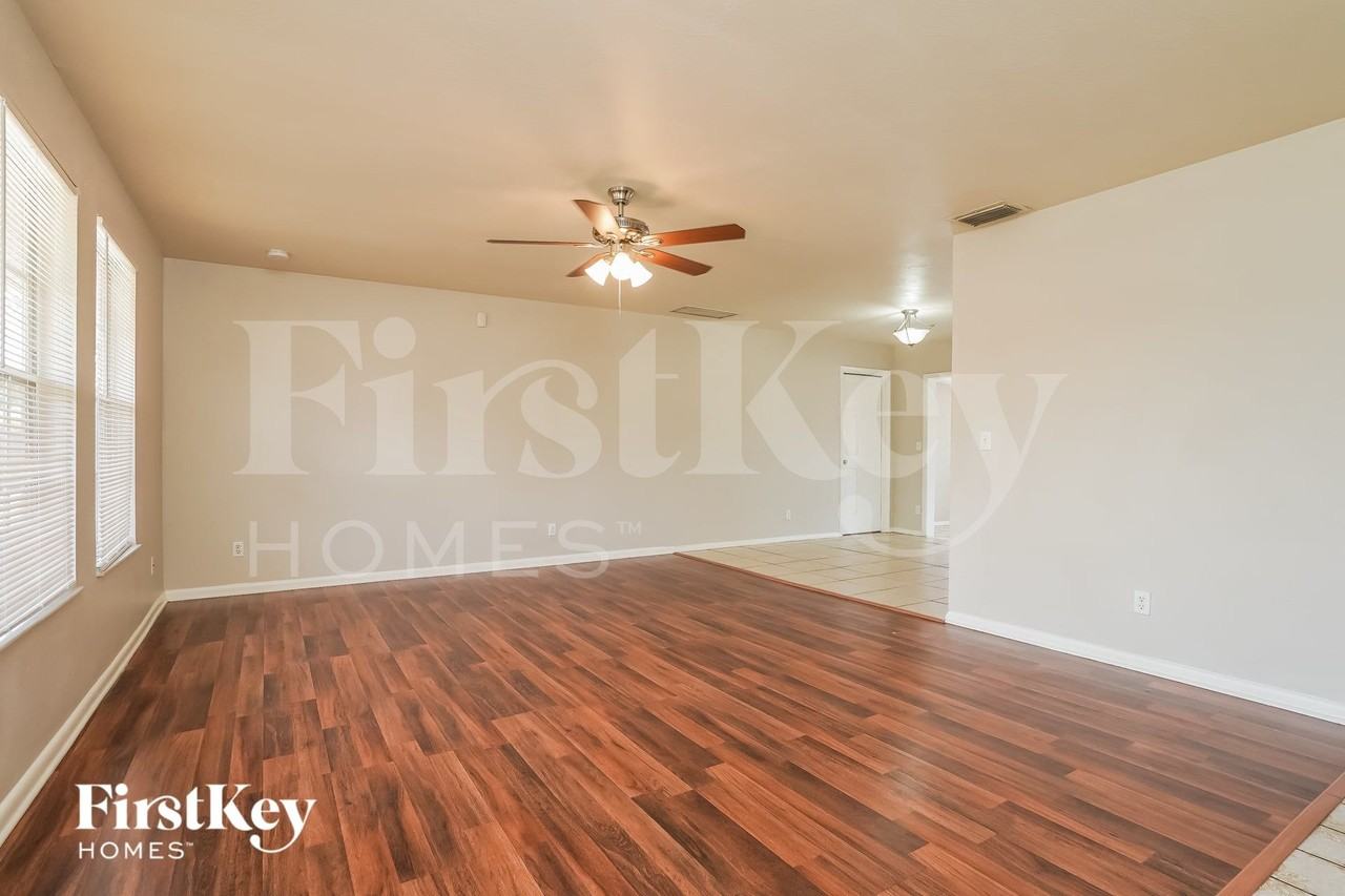 432 Sw 37th Ter - Photo 2 of 15