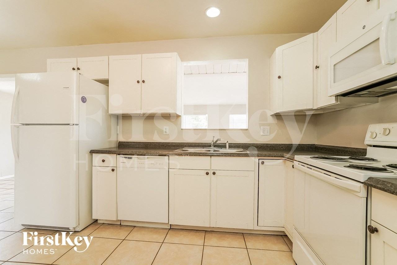 432 Sw 37th Ter - Photo 6 of 15