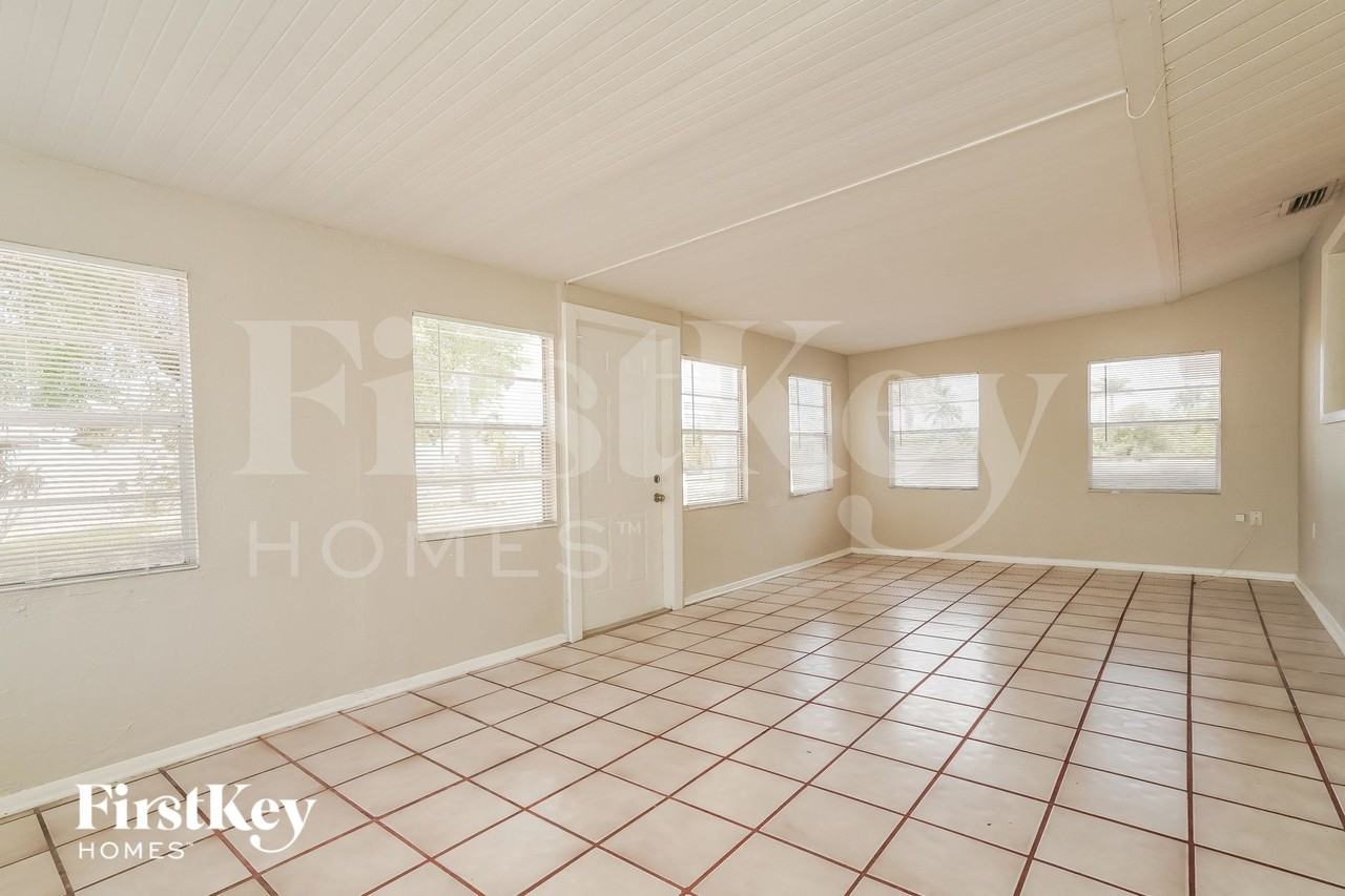 432 Sw 37th Ter - Photo 7 of 15