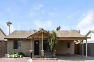 featured image of 425 E Julie Dr