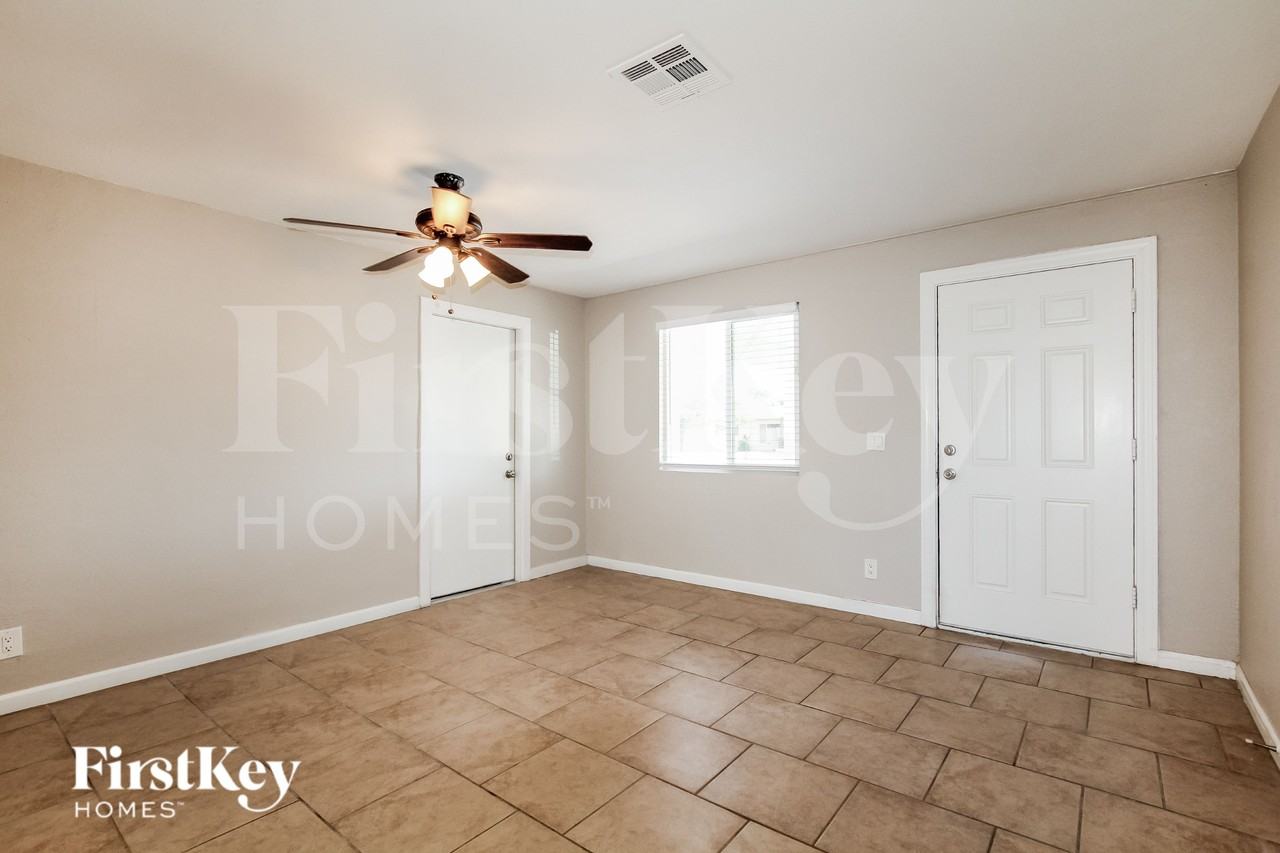 4138 E Bluefield Ave - Photo 4 of 19