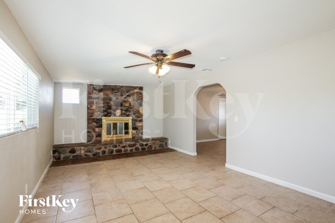 4138 E Bluefield Ave - Photo 5 of 19