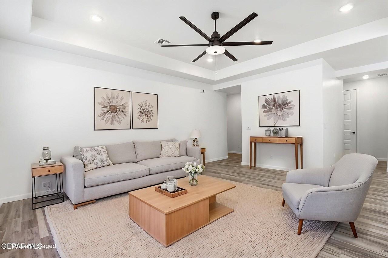 253 Farnborough St - Photo 3 of 36