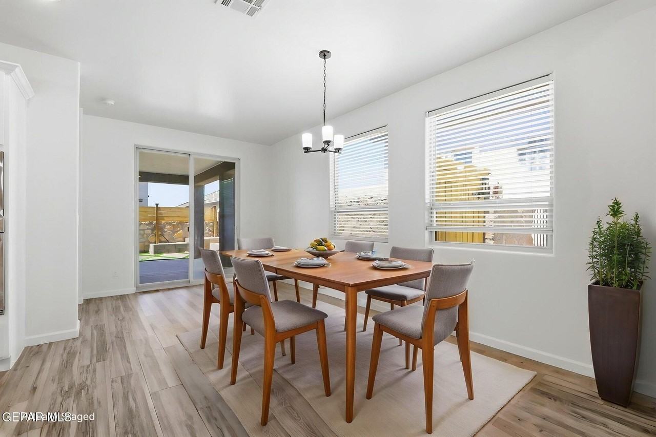 253 Farnborough St - Photo 4 of 36