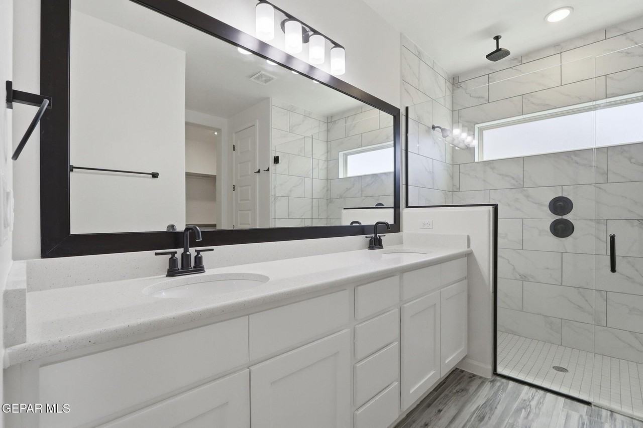 253 Farnborough St - Photo 7 of 36