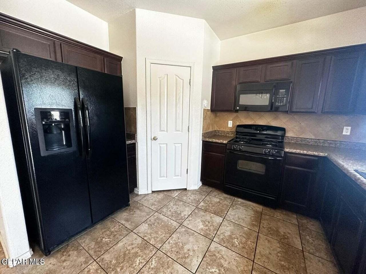 5017 Lone Cactus Ct - Photo 2 of 22