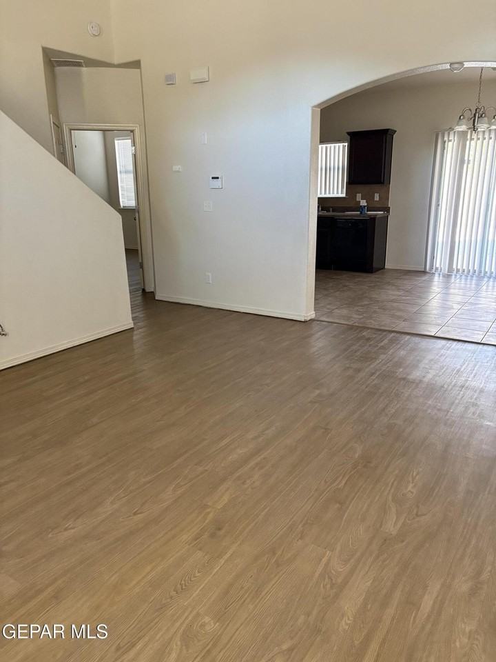 5017 Lone Cactus Ct - Photo 3 of 22