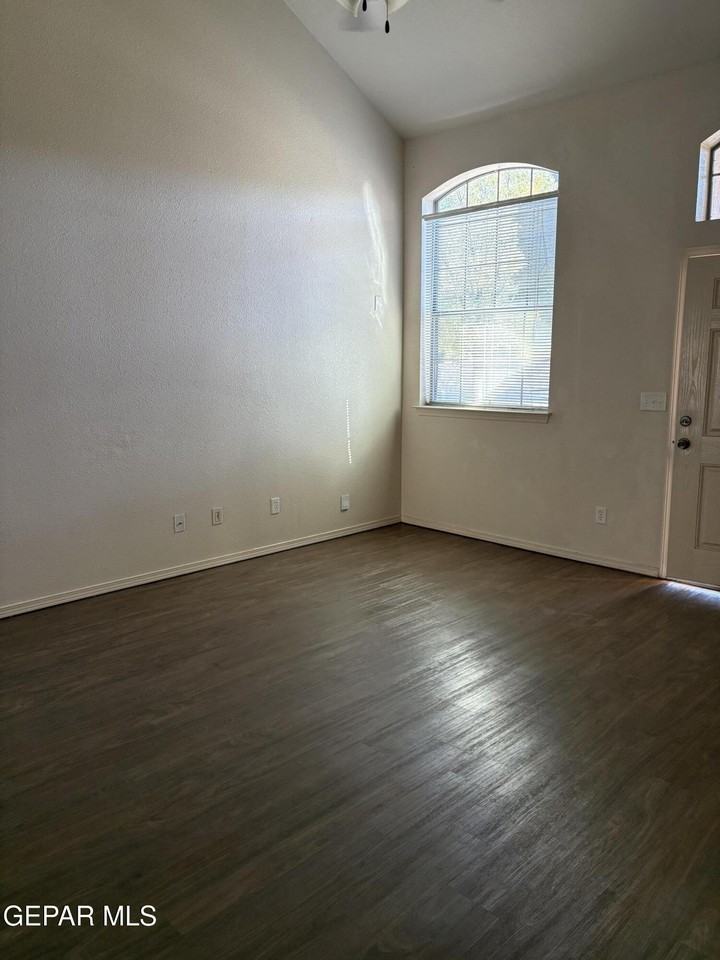 5017 Lone Cactus Ct - Photo 4 of 22