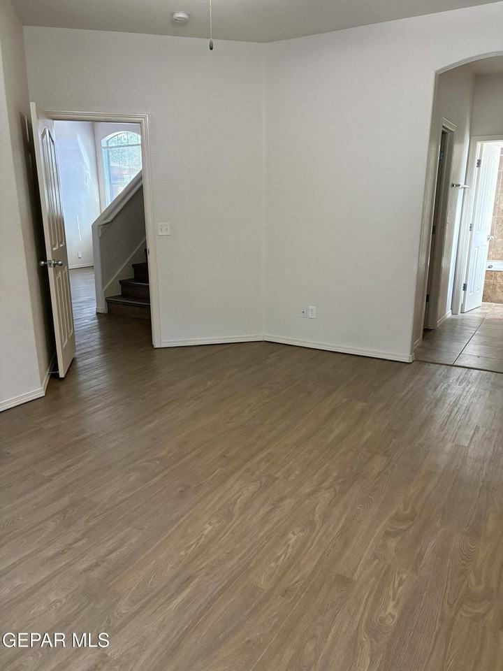 5017 Lone Cactus Ct - Photo 5 of 22