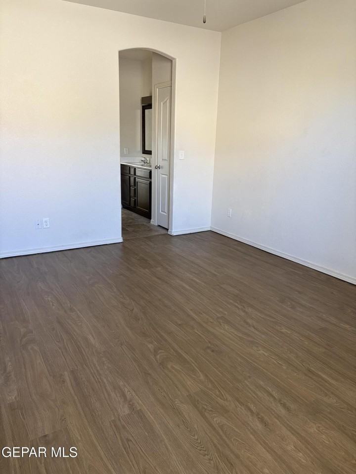 5017 Lone Cactus Ct - Photo 6 of 22