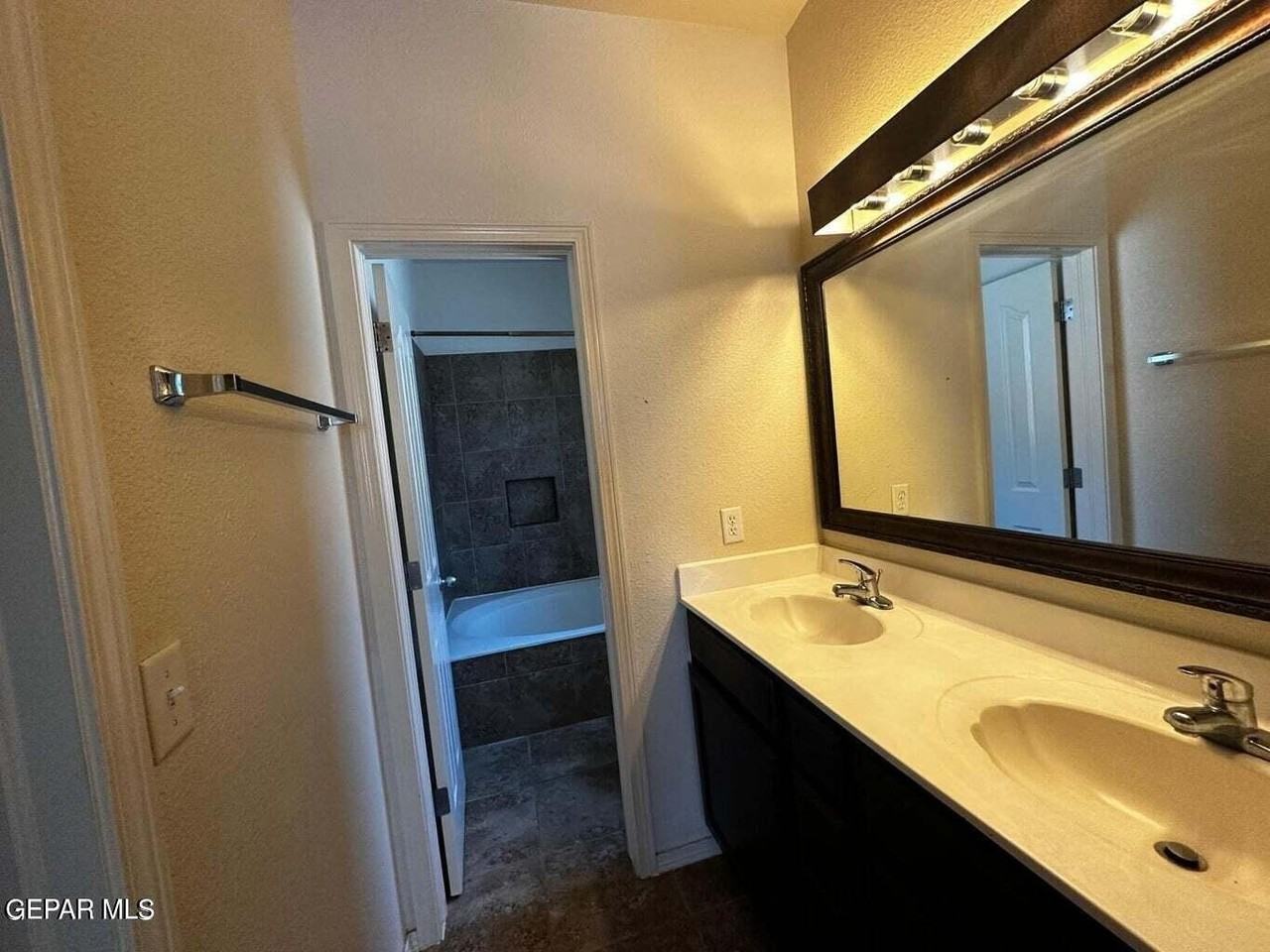 5017 Lone Cactus Ct - Photo 7 of 22