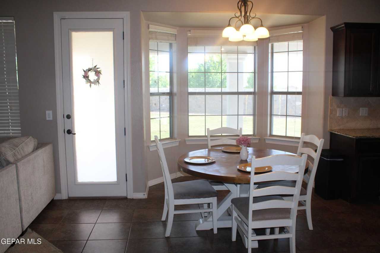 376 Emerald Park Dr - Photo 3 of 23