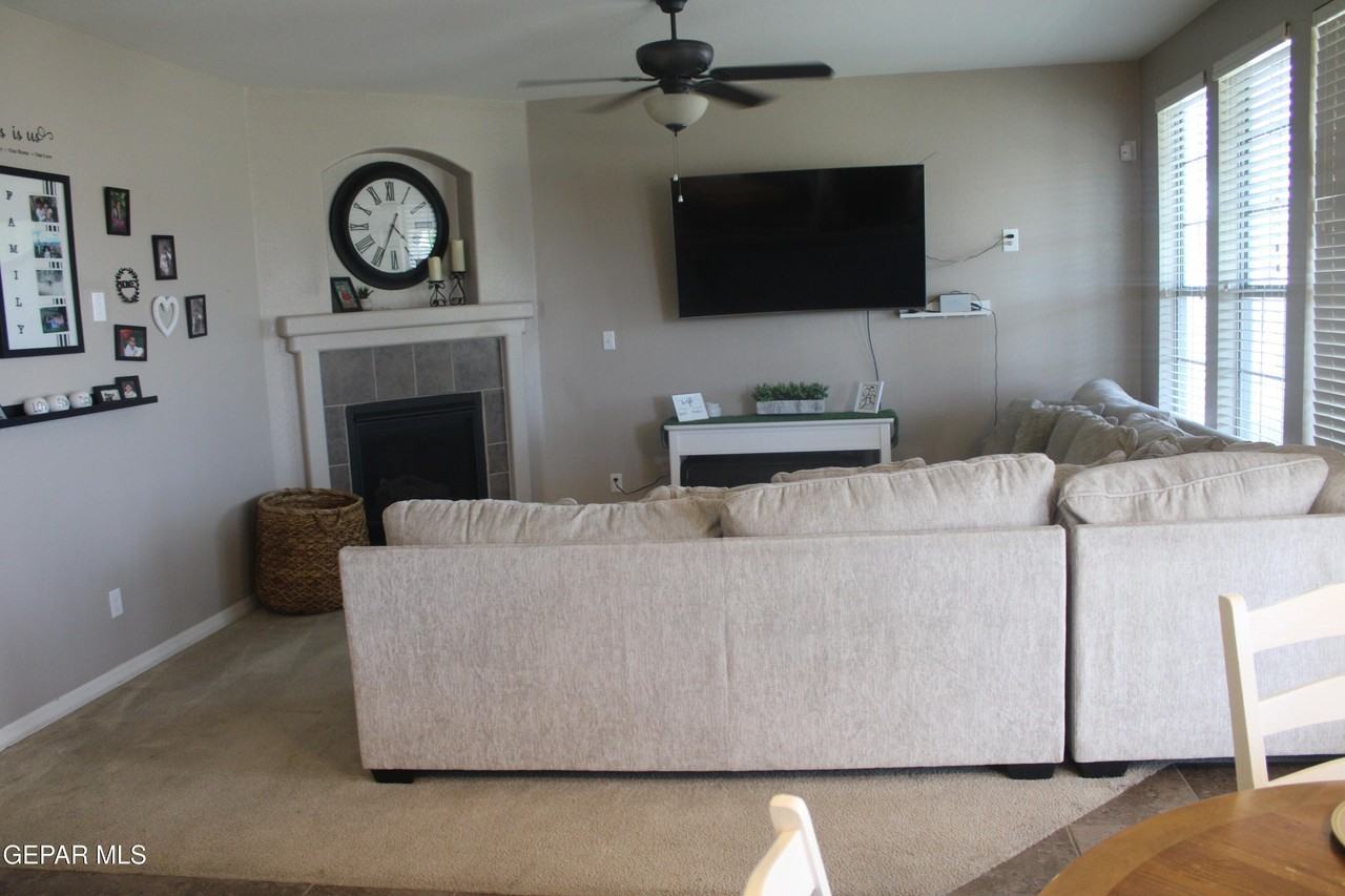 376 Emerald Park Dr - Photo 5 of 23