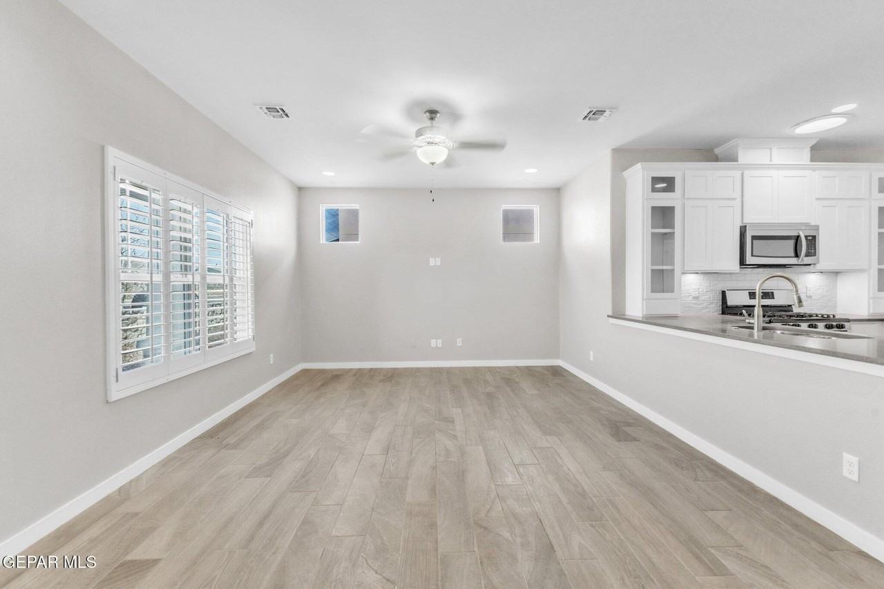 2028 Tim Foster St - Photo 4 of 19
