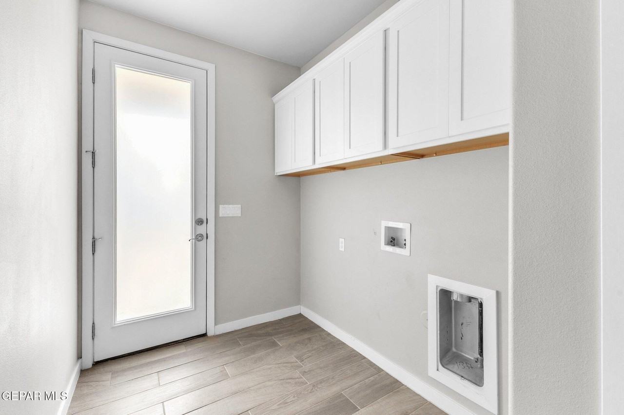 2028 Tim Foster St - Photo 7 of 19