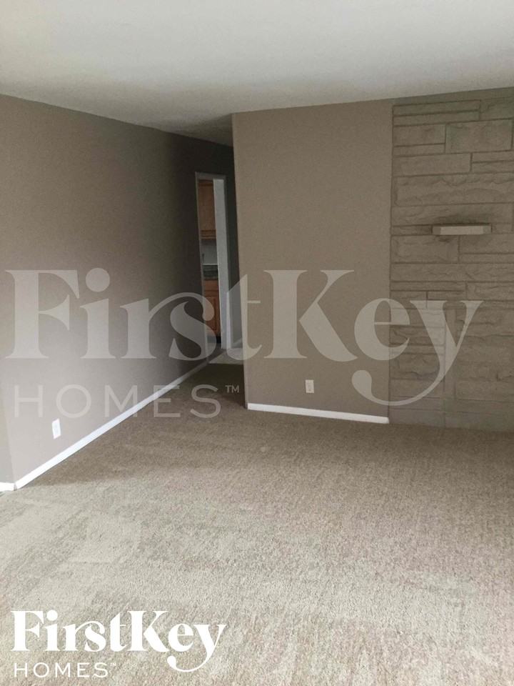 221 N High School Rd - Photo 4 of 12