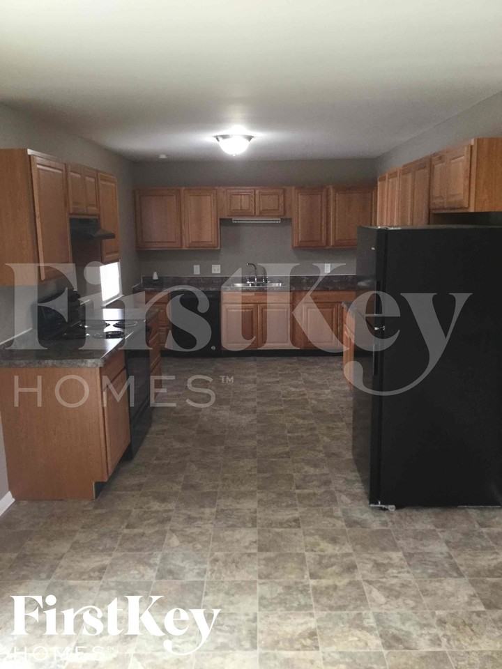 221 N High School Rd - Photo 5 of 12