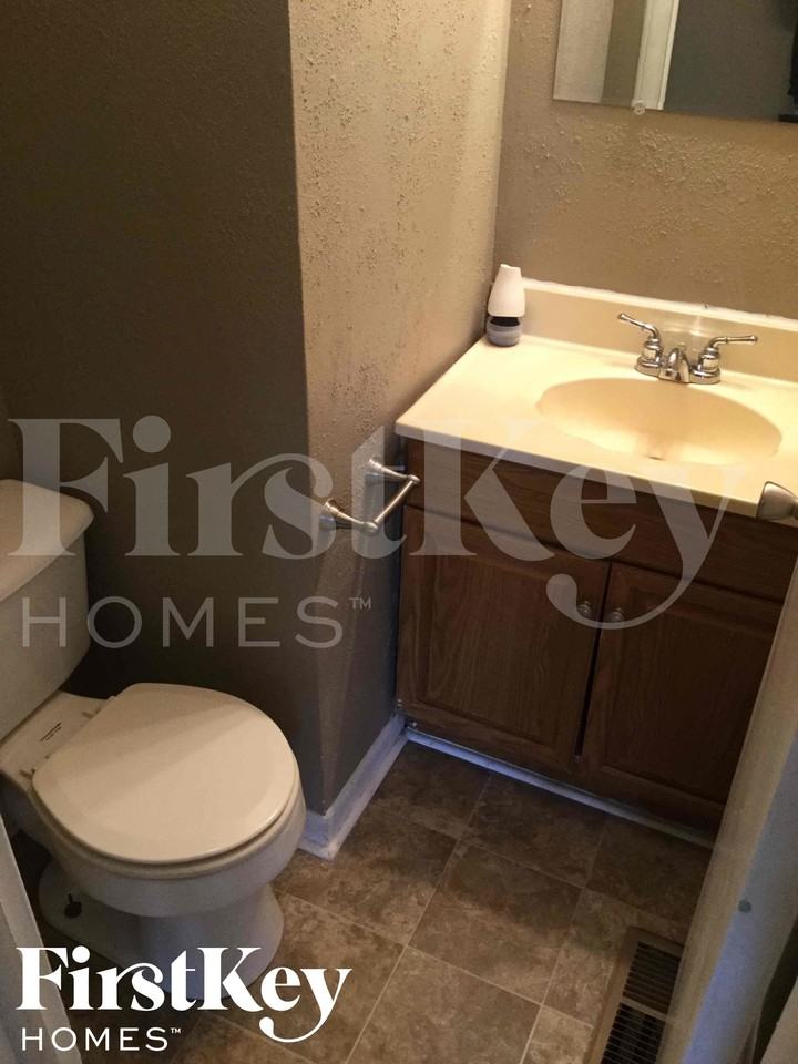 221 N High School Rd - Photo 7 of 12