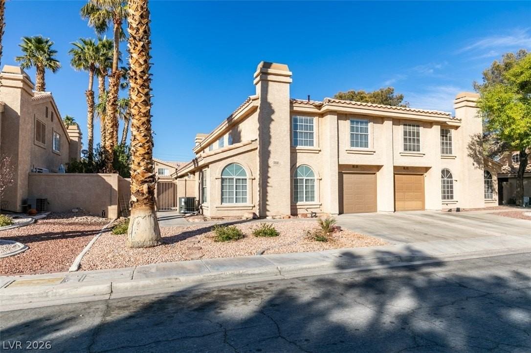 2810 Briar Knoll Dr - Photo 4 of 43
