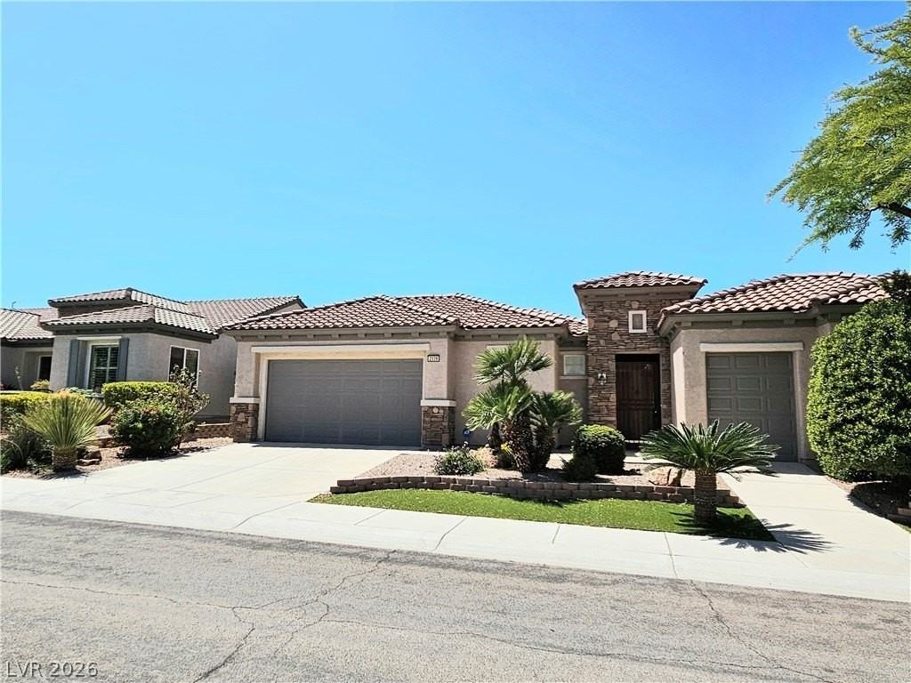 2139 Twin Falls Dr - Photo 2 of 50