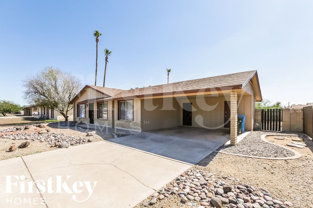 1633 W Charleston Ave - Photo 2 of 15