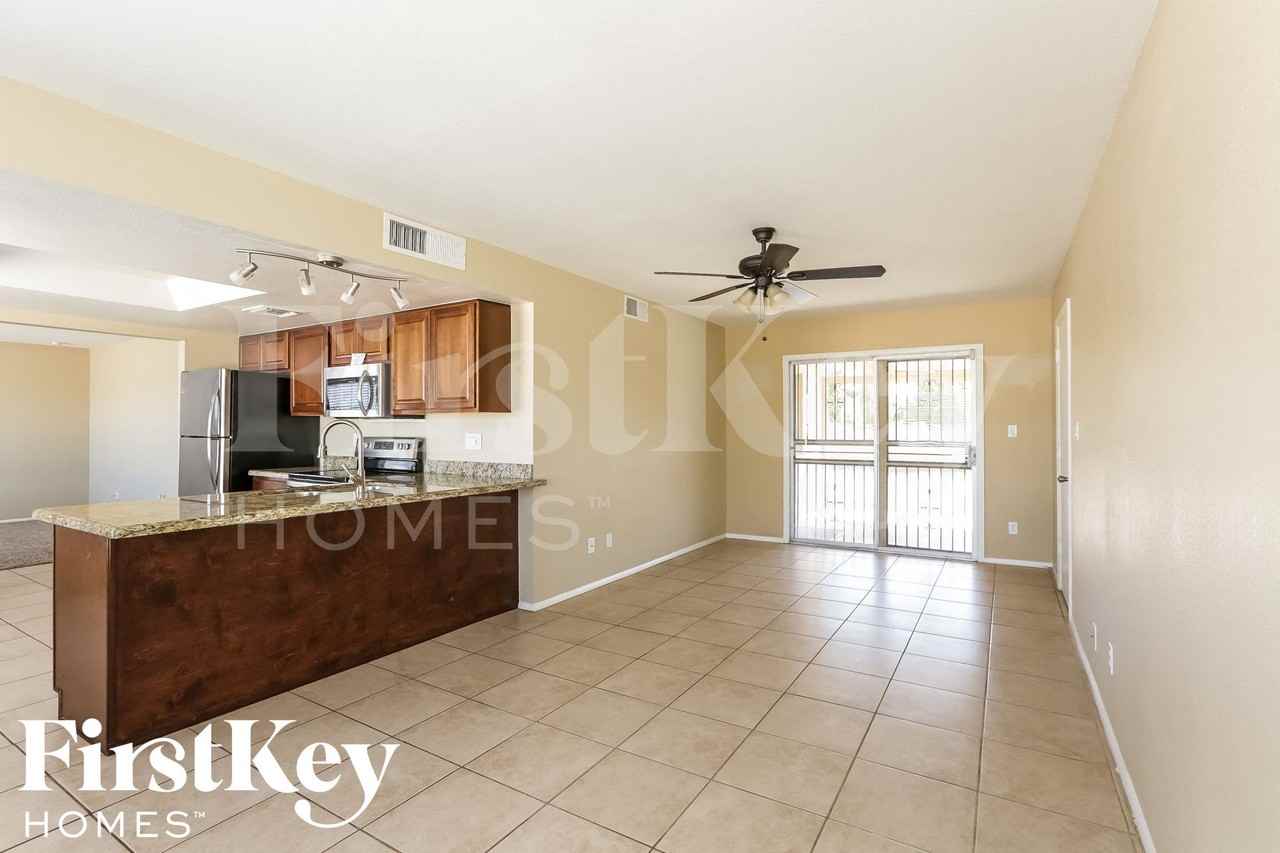 1633 W Charleston Ave - Photo 7 of 15