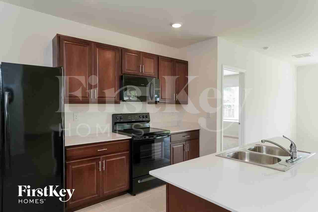 1622 Sw 27th St - Photo 7 of 17