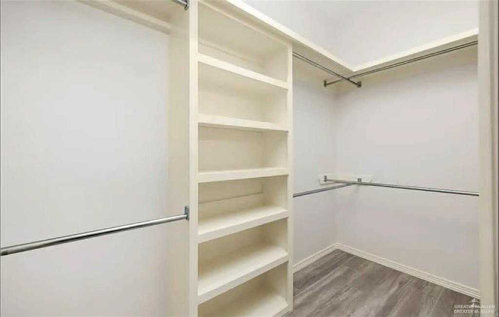 3132 Zurich Ave - Photo 5 of 14