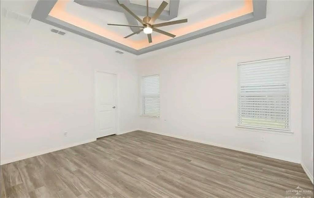 3132 Zurich Ave - Photo 7 of 14