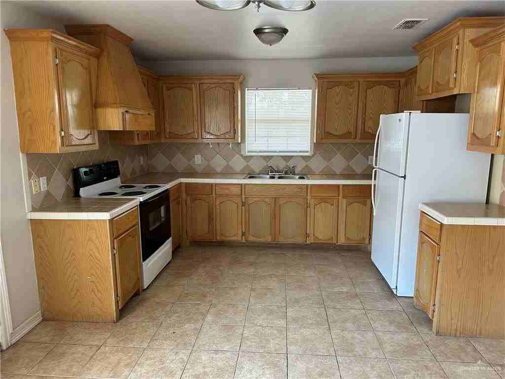 3804 W Zelma St - Photo 2 of 12