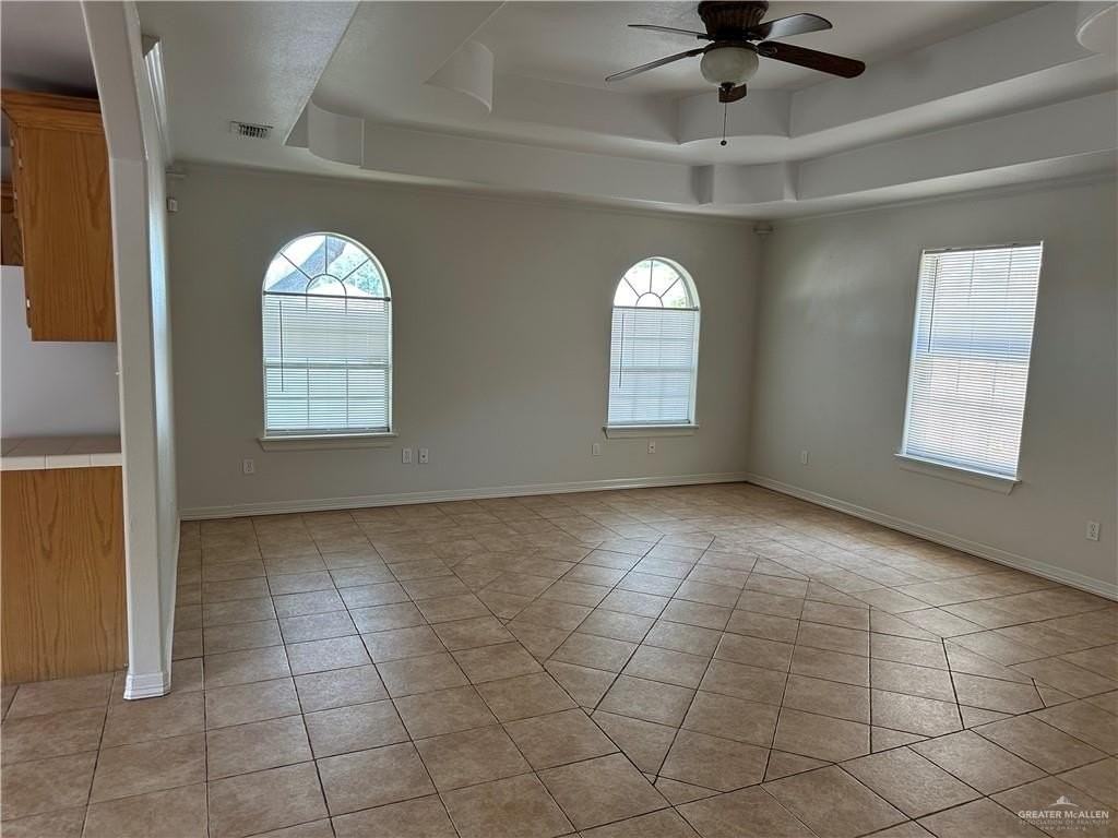 3804 W Zelma St - Photo 4 of 12