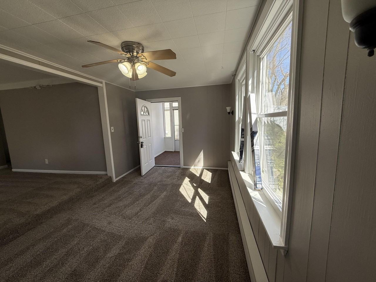 633 Bagley Ave - Photo 5 of 36