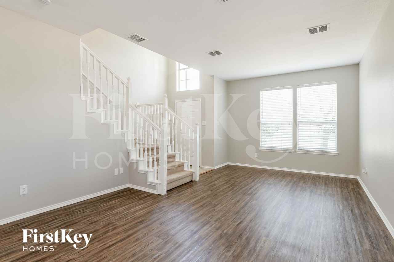 1412 Pine Ridge Rd - Photo 5 of 17