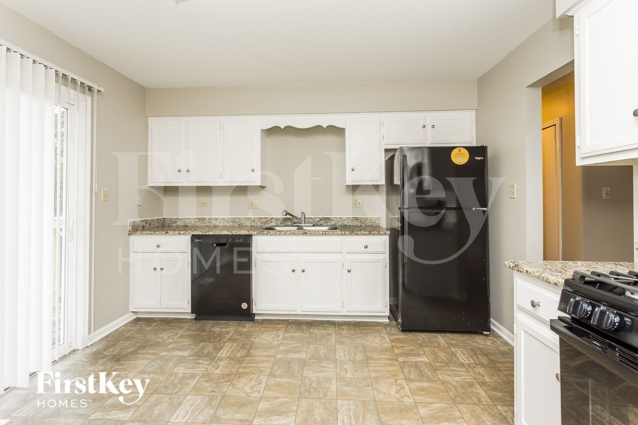 1220 Lehnertz Cir - Photo 4 of 16