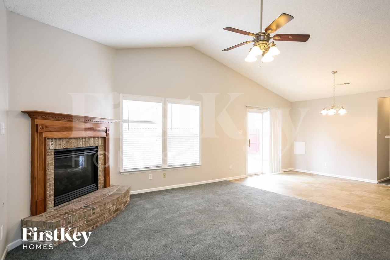12168 Lindley Dr - Photo 3 of 15