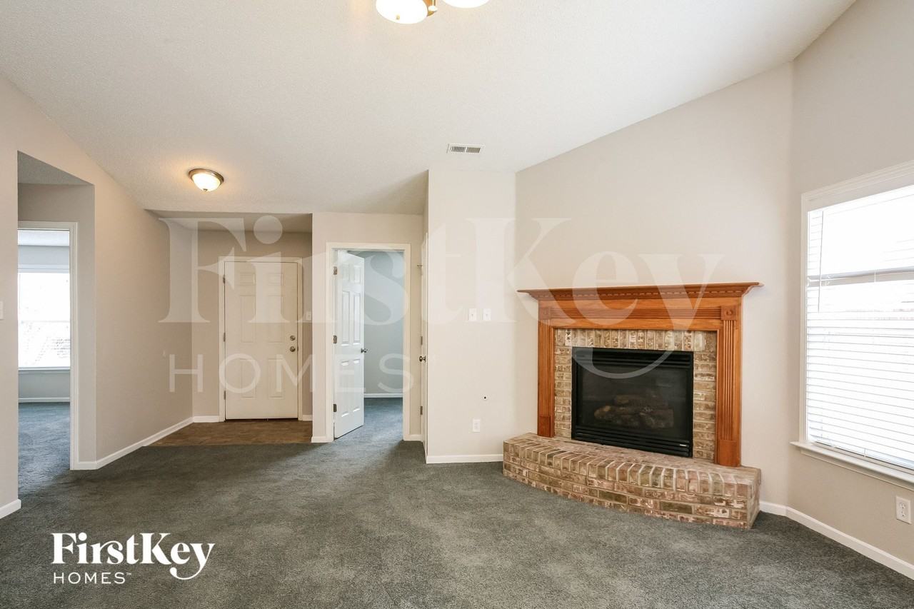 12168 Lindley Dr - Photo 4 of 15