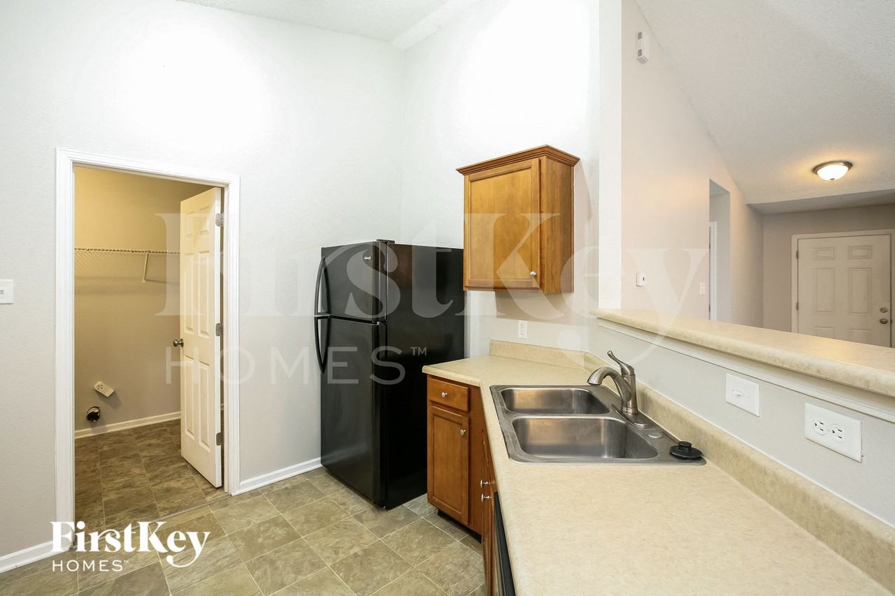 12168 Lindley Dr - Photo 5 of 15