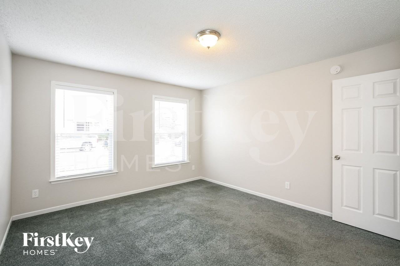 12168 Lindley Dr - Photo 7 of 15