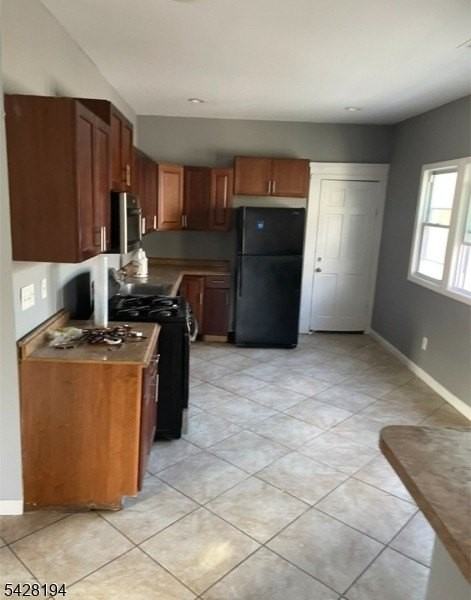 381 Alden St #2nd - Photo 7 of 8