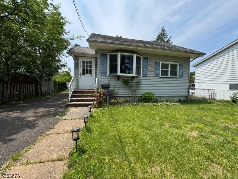 636 Linden Ave - Photo 2 of 21