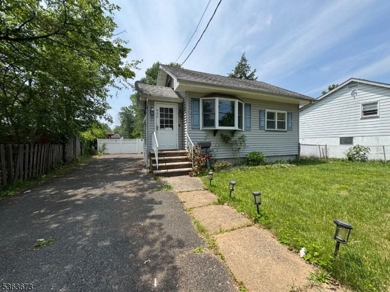 636 Linden Ave - Photo 3 of 21